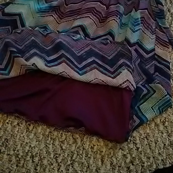 Beautiful no wrinkle dress. - Picture 3 of 3